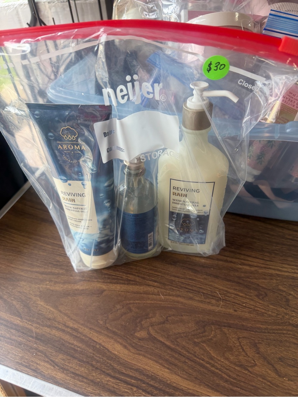 Bath & Body Works Reviving Rain Bath Trio in Blue and Cream